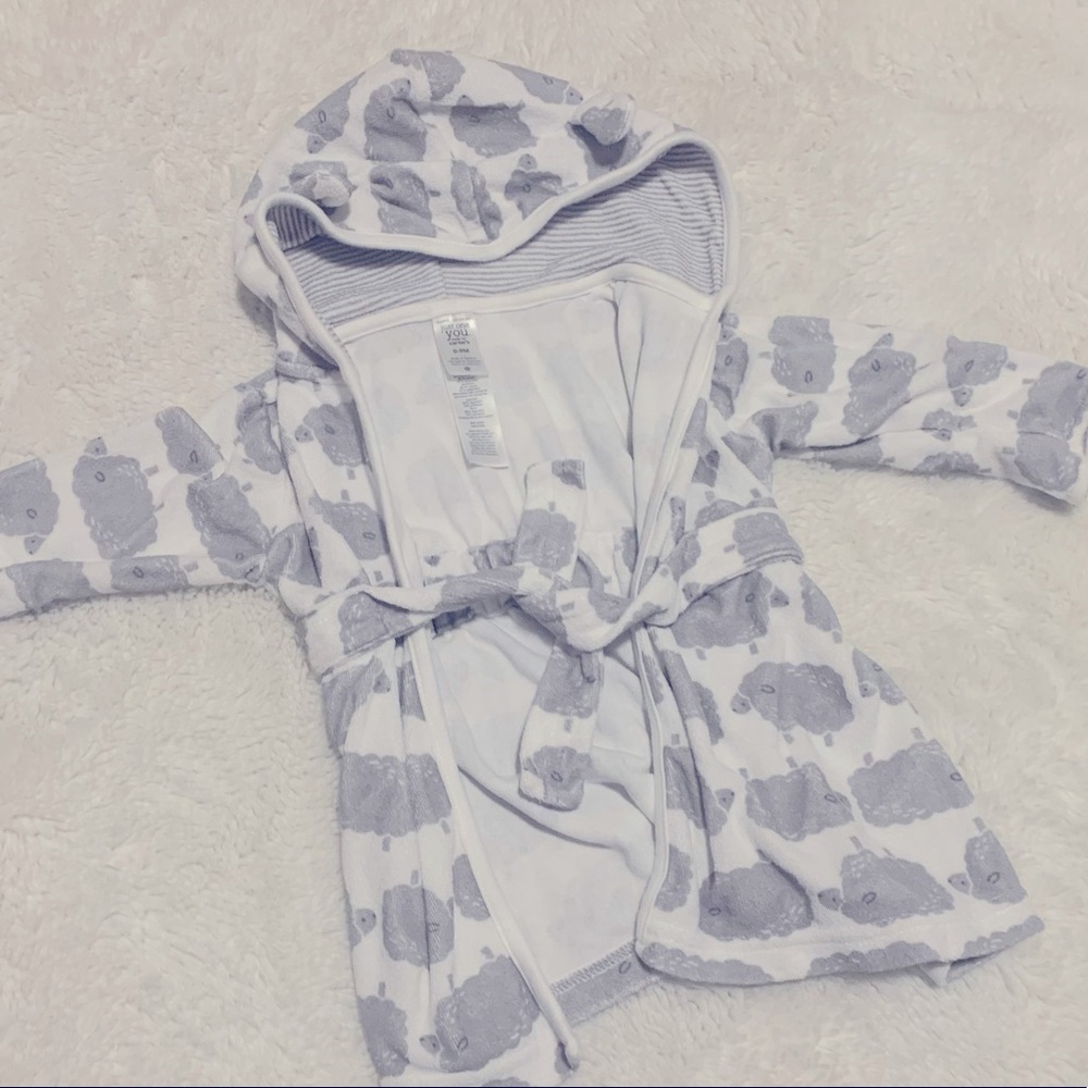 New without tags Carter’s Bath Robe. 0-9Mo